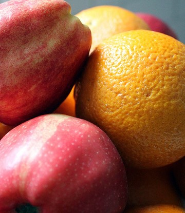 Image of 2 reddish apples and 2 oranges