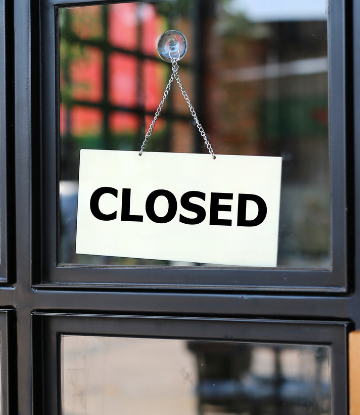 Supply Chain Scene, image of a closed sign on a storefront door 