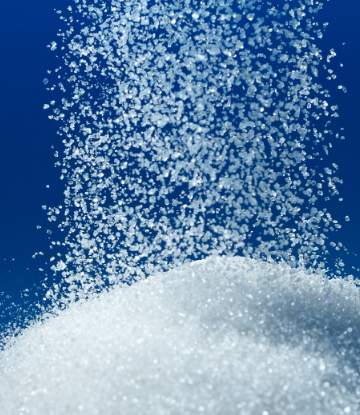 Image of a pile of white, raw sugar 