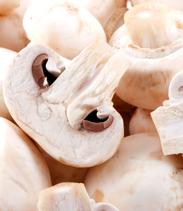 SCS, image of fresh mushrooms, whole and sliced 