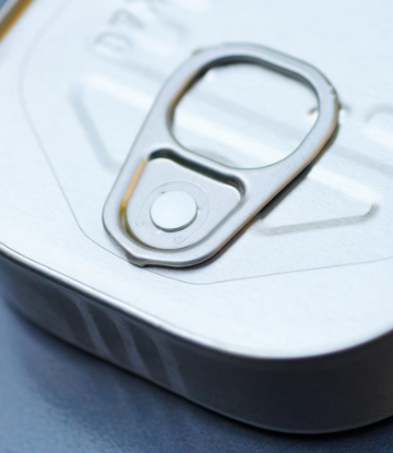 Image of the top of an aluminum food can 