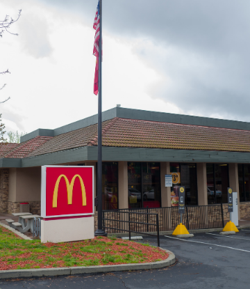 Image of the outside of a McDonalds restaurant location 